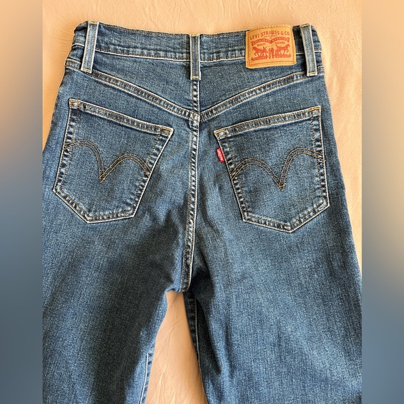 Levi’s Ribcage Straight Jeans - Picture 3 of 4